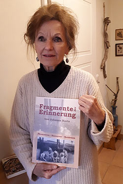 Johanna Korte mit ihrer Autobiographie